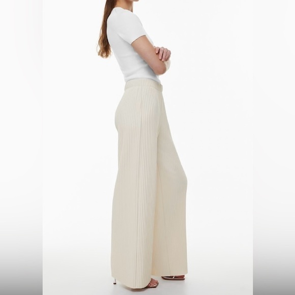Aritzia Babaton “Skilled” Cream Wide-Leg Pleated Pants Size Large - Picture 2 of 12